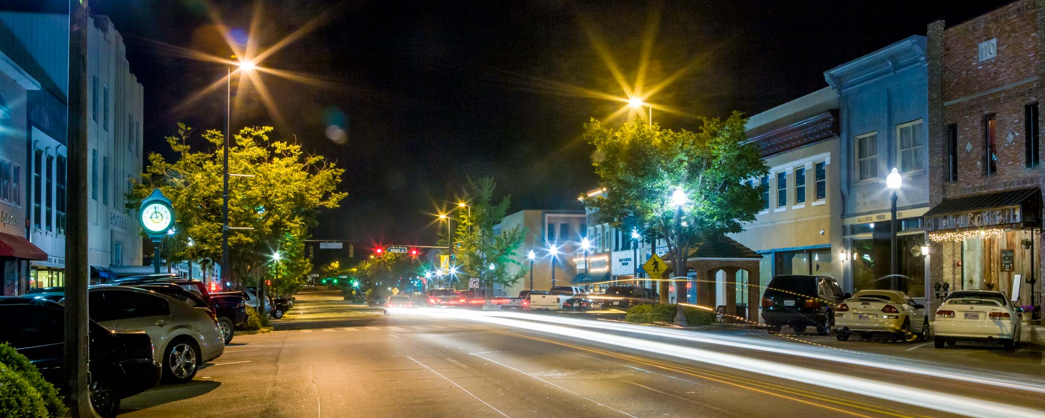 picture of Florence, Alabama downtown at night